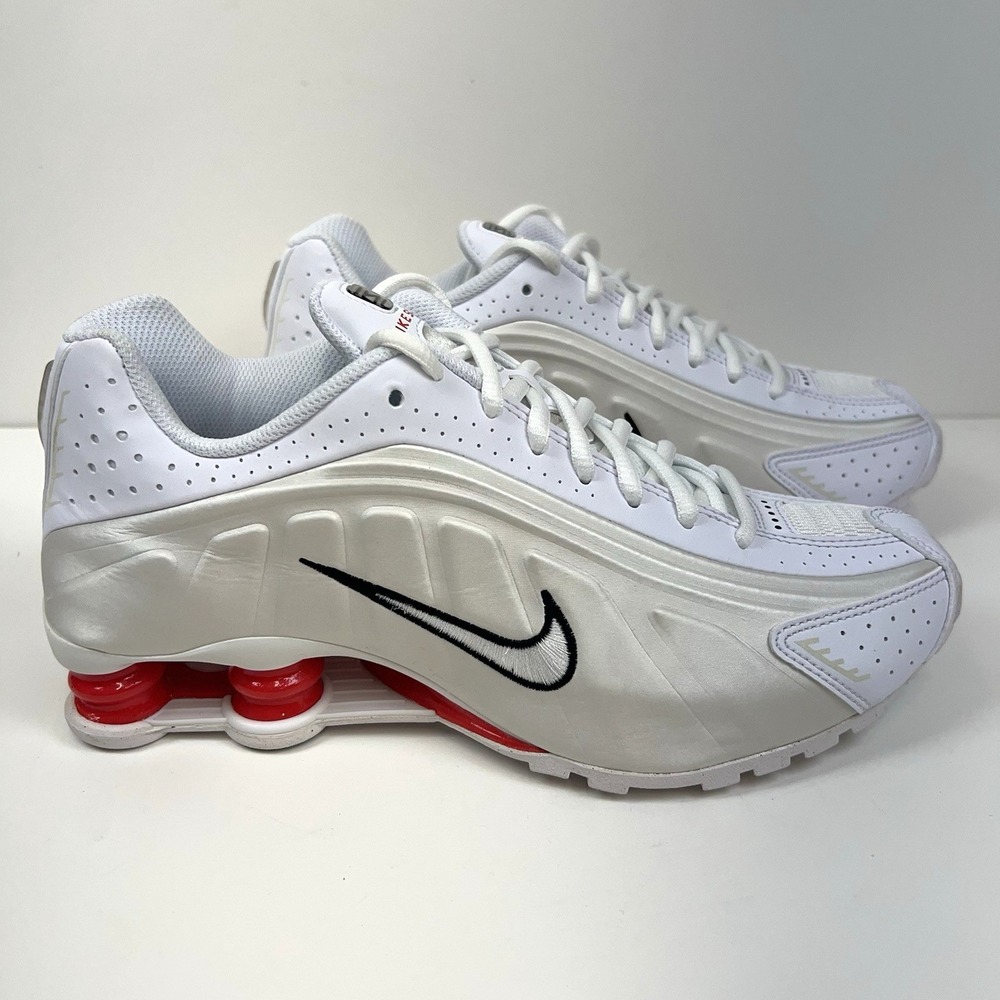 NIKE Shox R4 (GS) Shoes Youth Size 6.5 Women Size 8 White Phantom Red CW2626 102